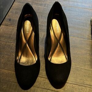 Easy Spirit Women's Black Pumps